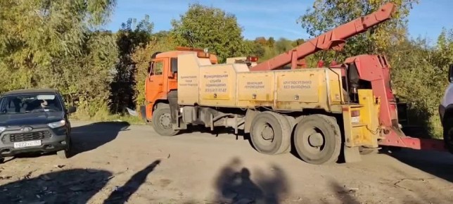 Водитель грузовика попытался сбросить строительные отходы прямо на одной из нижегородских улиц