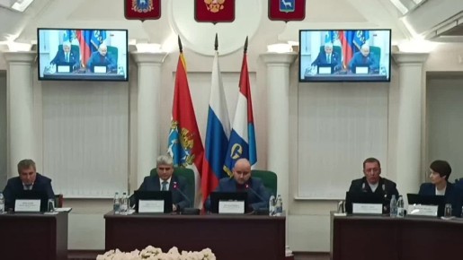 Губернатор Самарской области Вячеслав Федорищев пожелал депутатам гордумы Самары настроиться на предметную и плодотворную работу, отметив, что город «застрял где-то в 90-х и нулевых»